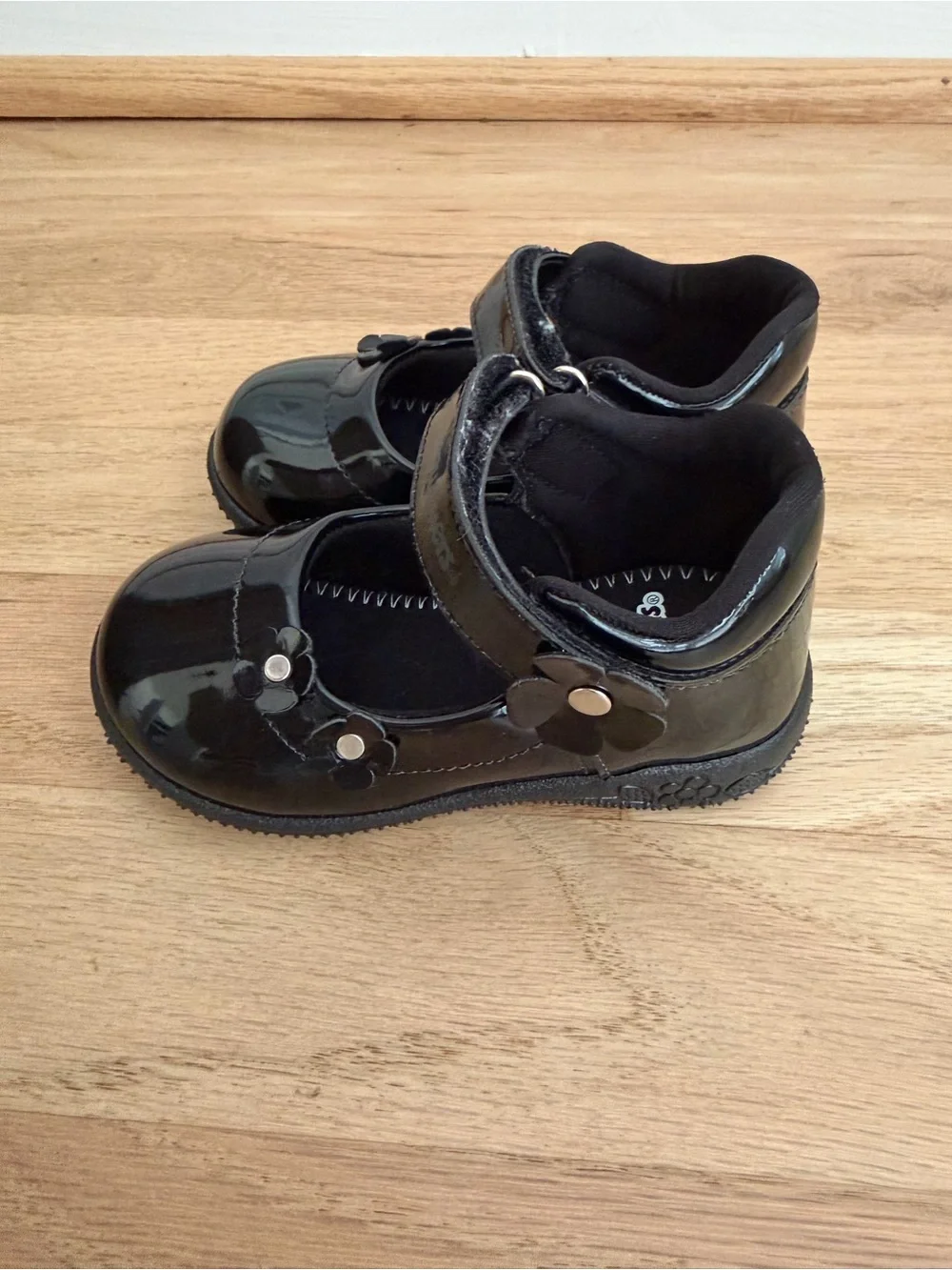 Bubble Gummers Little Girl Black Patent Mary Jane Shoes with Flower Accent 5M